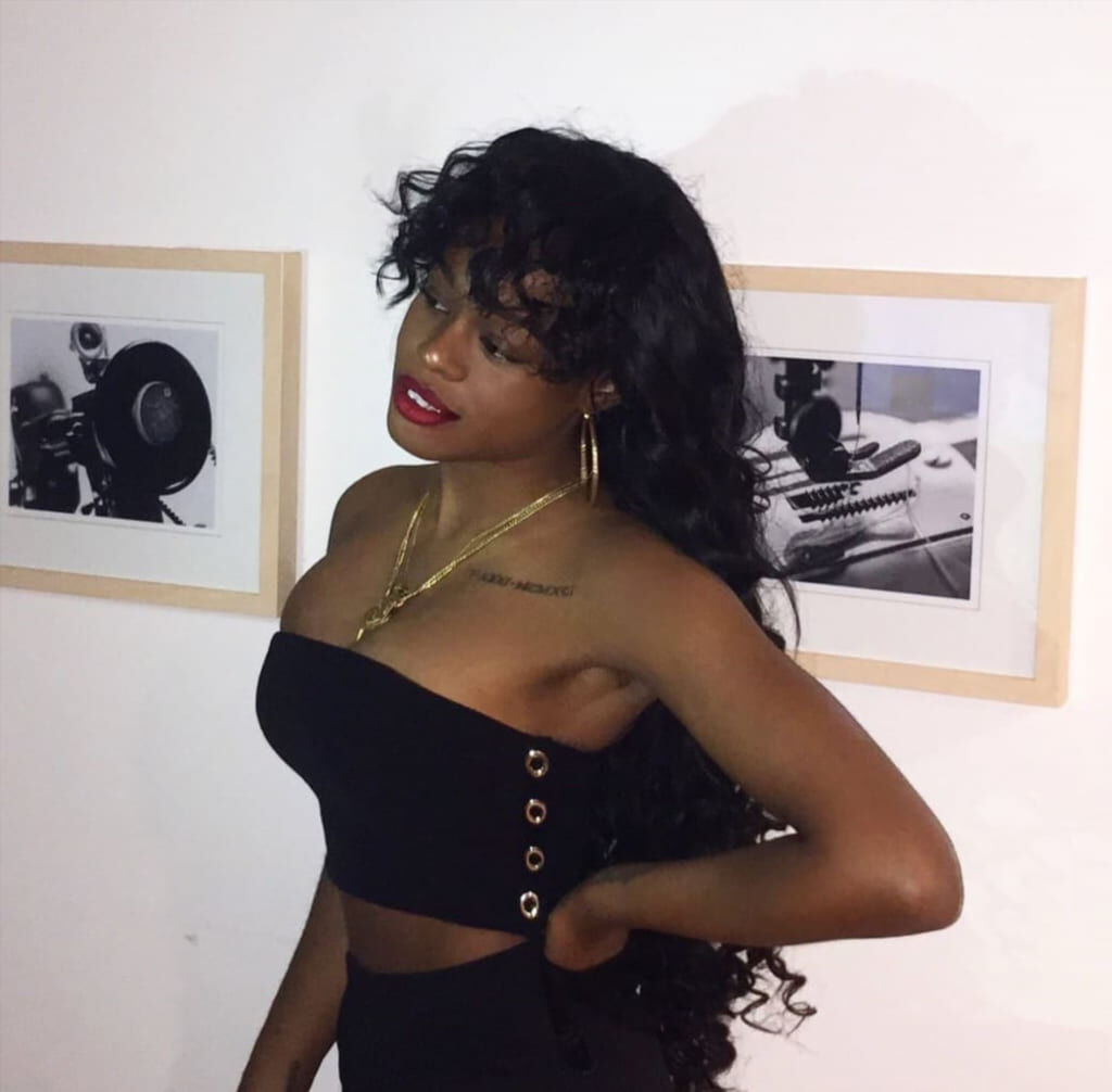 Слив фотосессии Azealia Banks крупным планом