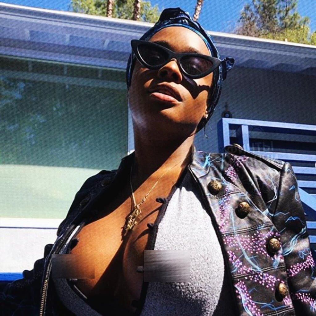 Слив фото Azealia Banks в полный рост