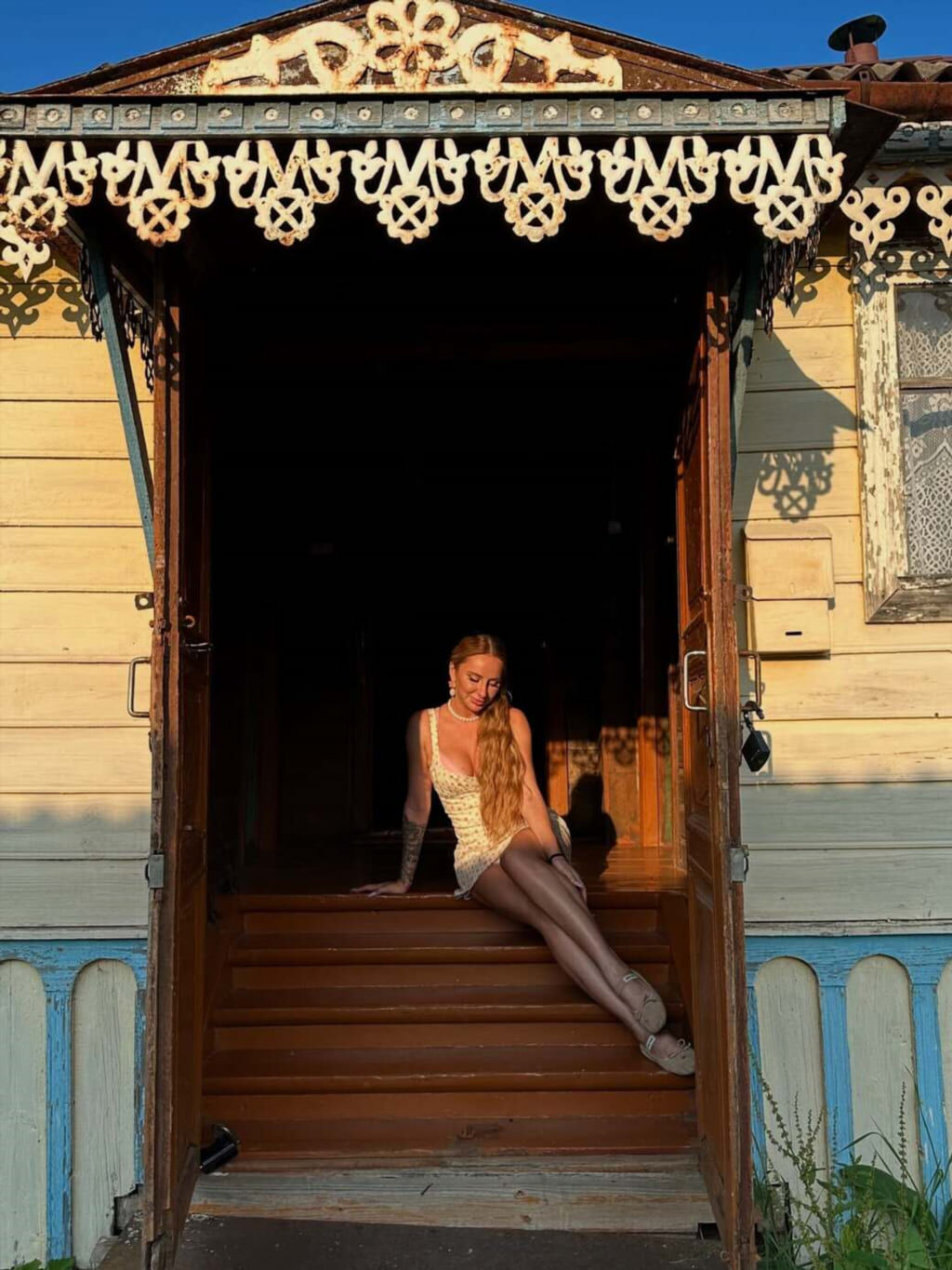 Анна Асти в боди — кадр из сета #91 Певица Анна Асти в откровенном боди (кадры из закрытого архива, кадр 91)