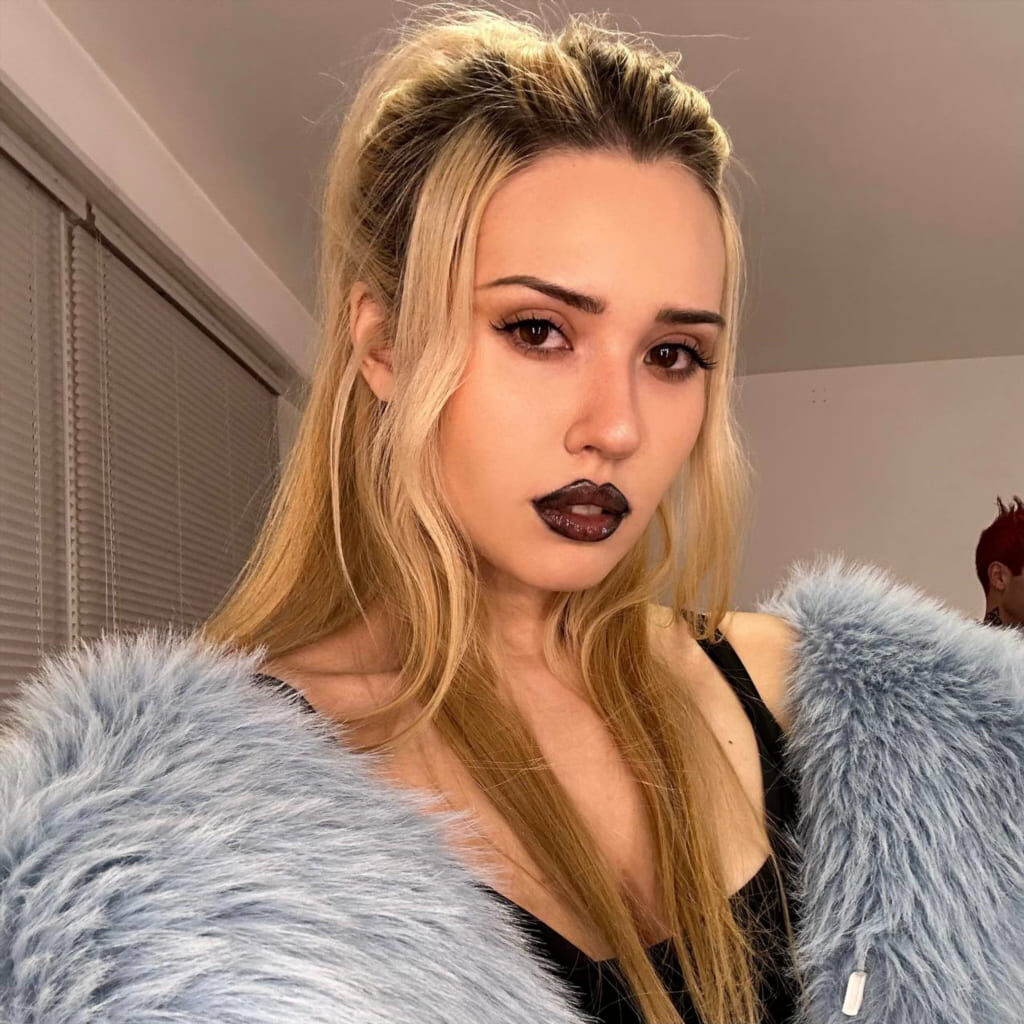 Закрытая съемка певицы — фотосет #101 Закрытая съемка певицы Dead Blonde кадр 101