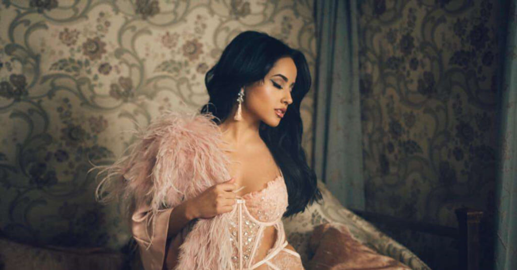 Снимок из гримерки Becky G слив из гримерки