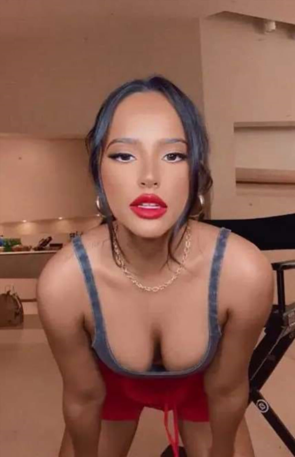 Крупный план Becky G — кадр из сета #61 Яркий сет Becky G крупным планом (откровенный фотосет, кадр 61)