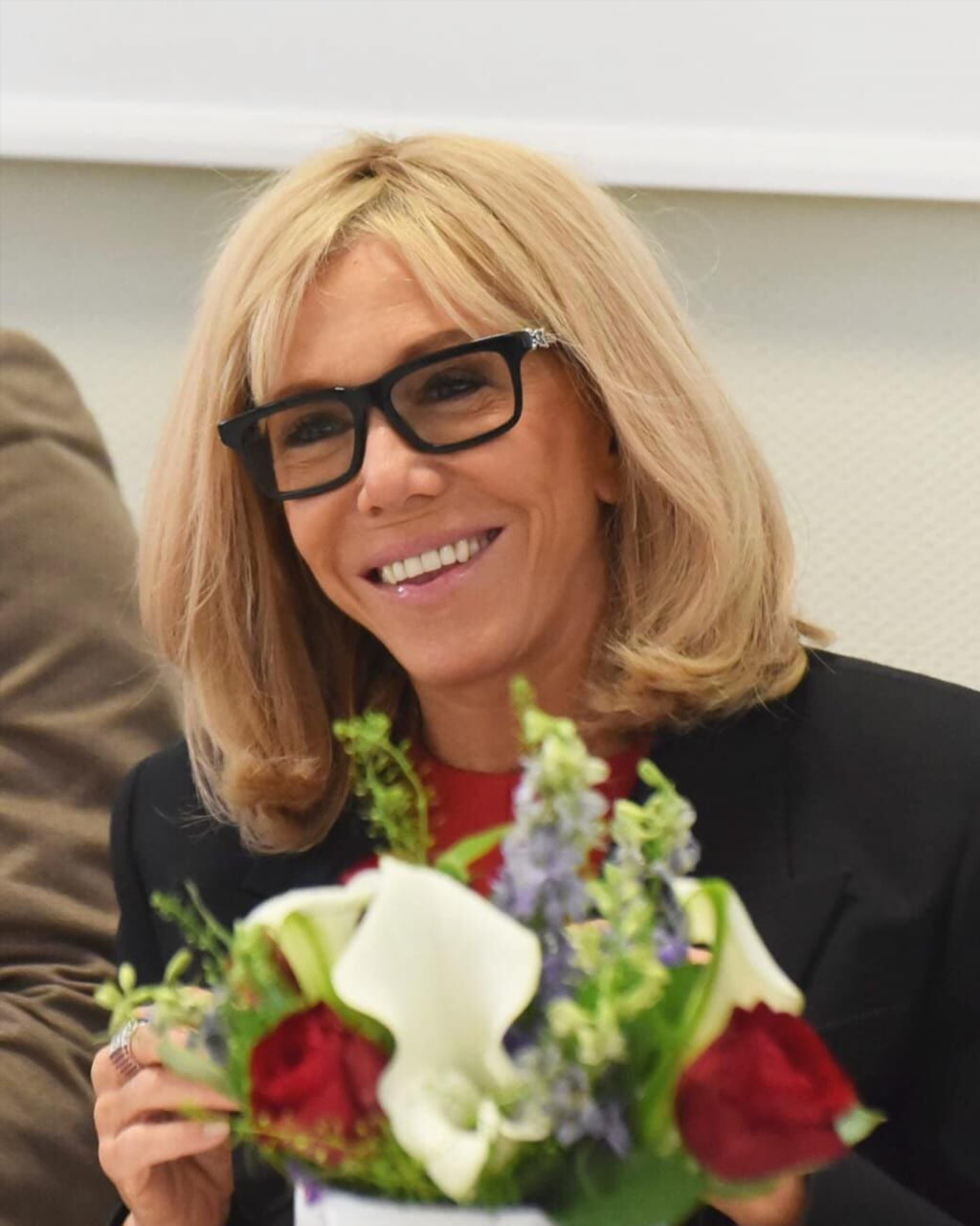Неожиданный слив Brigitte Macron (кадры из закрытого архива, кадр 66)