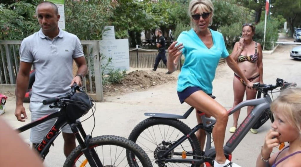 Слив приватных фото Brigitte Macron (детальный ракурс, кадр 88)