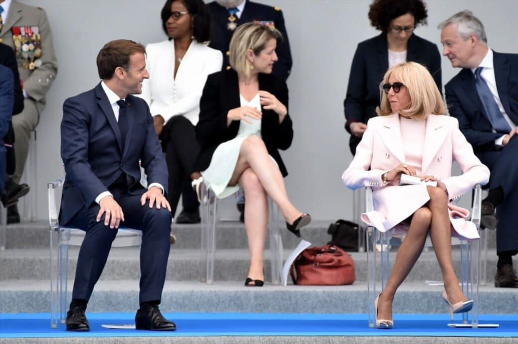 Слив Brigitte Macron на прогулке (полный архив, кадр 33)