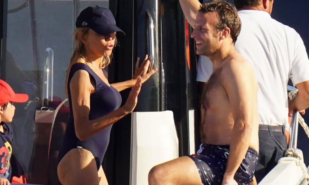 Слив Brigitte Macron на прогулке (кадры из закрытого архива, кадр 63)