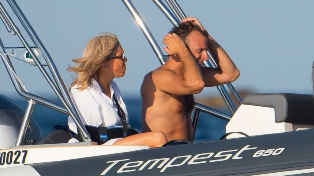 Слив Brigitte Macron на прогулке кадр 93
