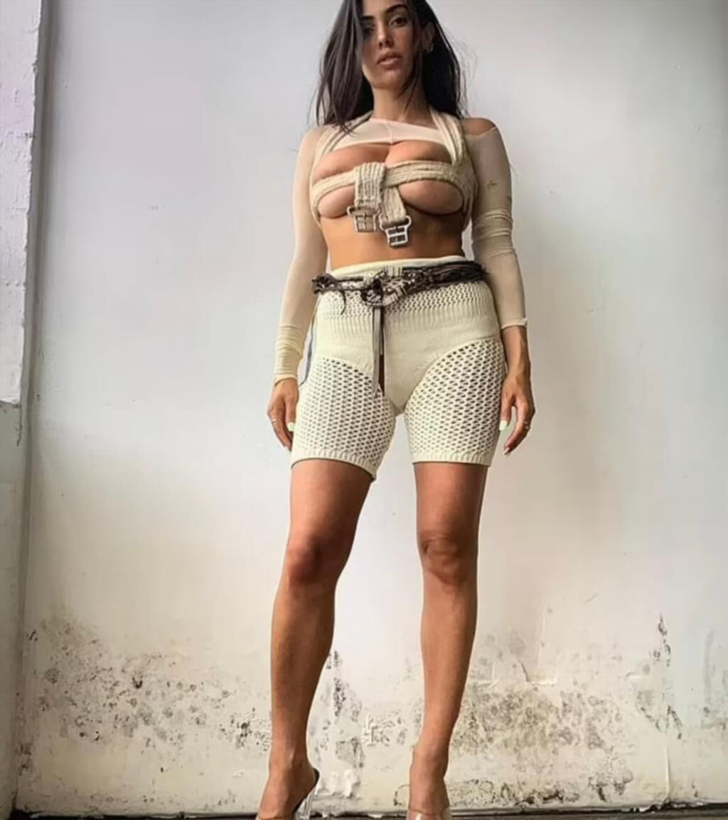 Слив Bianca Censori: смелая фотосессия