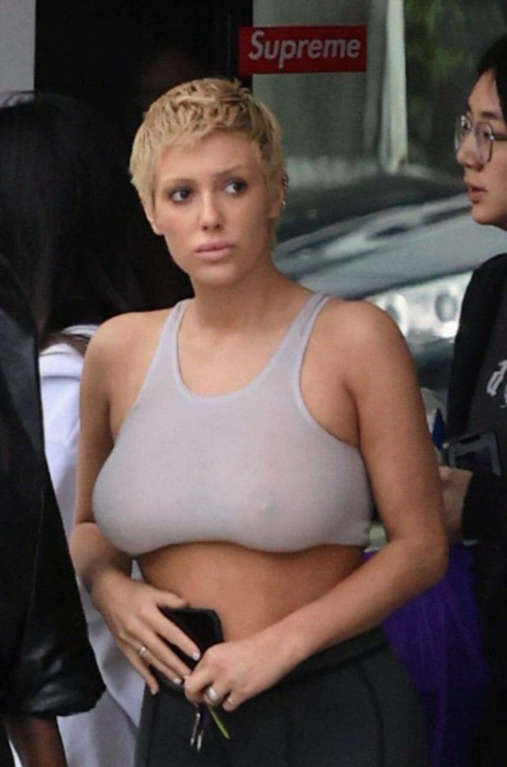 Слив Bianca Censori: смелая фотосессия (откровенный фотосет, кадр 279)