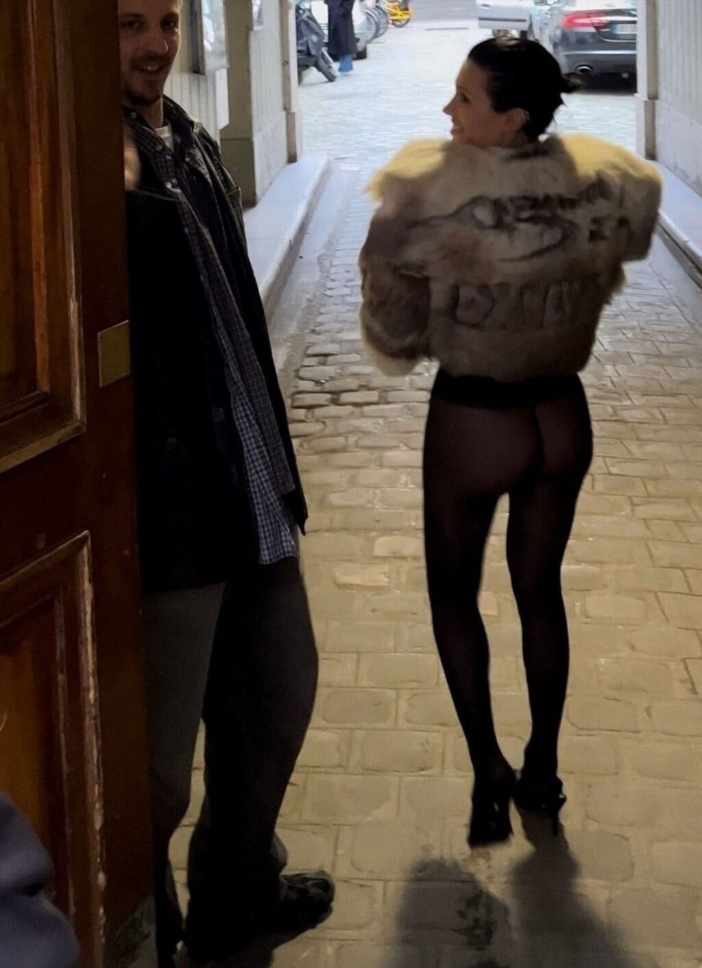 Слив фотосета Bianca Censori в колготках (подборка из сета, кадр 251)