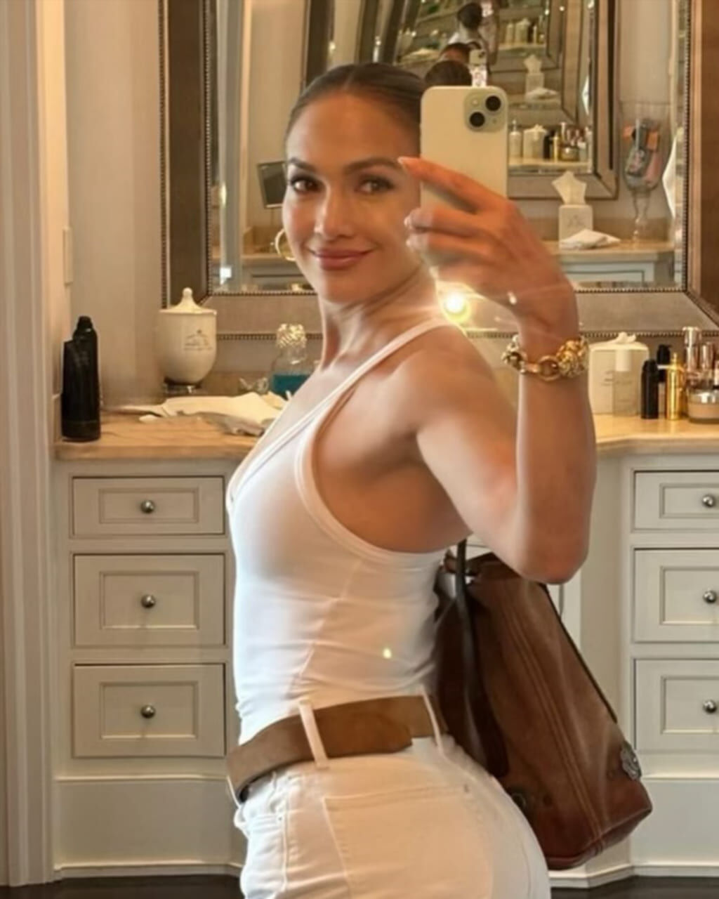 Слив вечернего лука Jennifer Lopez (детальный ракурс, кадр 43)
