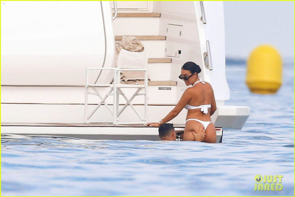Сенсационный сет Georgina Rodriguez (в высоком качестве, кадр 123)