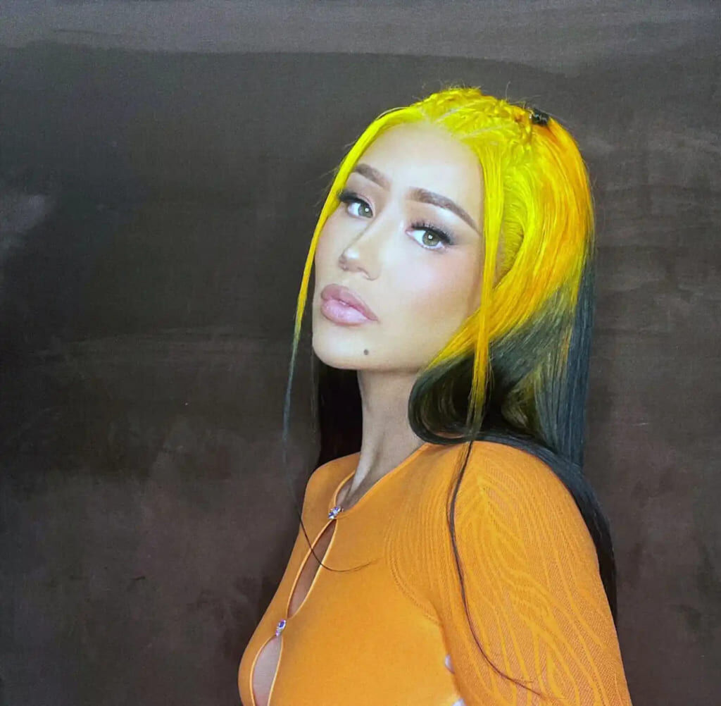 Кадр с вечеринки звезды Слив фото певицы Iggy Azalea с вечеринки