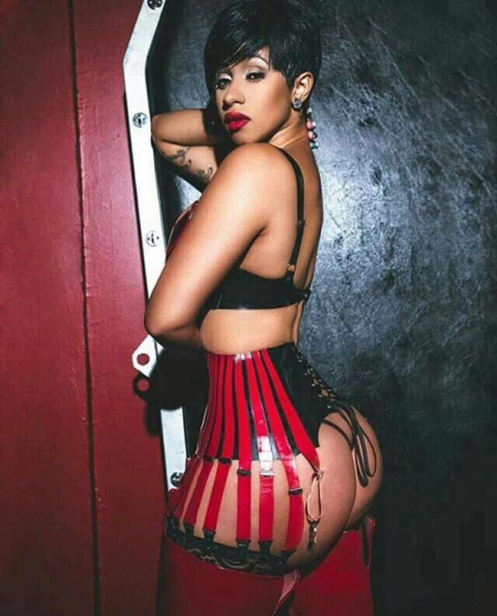 слитые фотографии карди би (cardi b) из архива (свежие снимки, кадр 100)