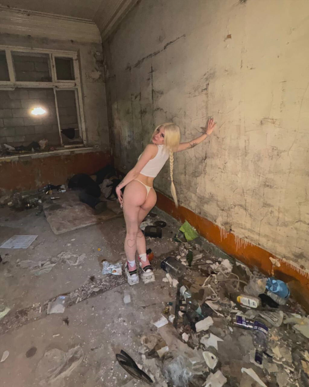 Слив ксанни банни: яркий образ (откровенный фотосет, кадр 57)