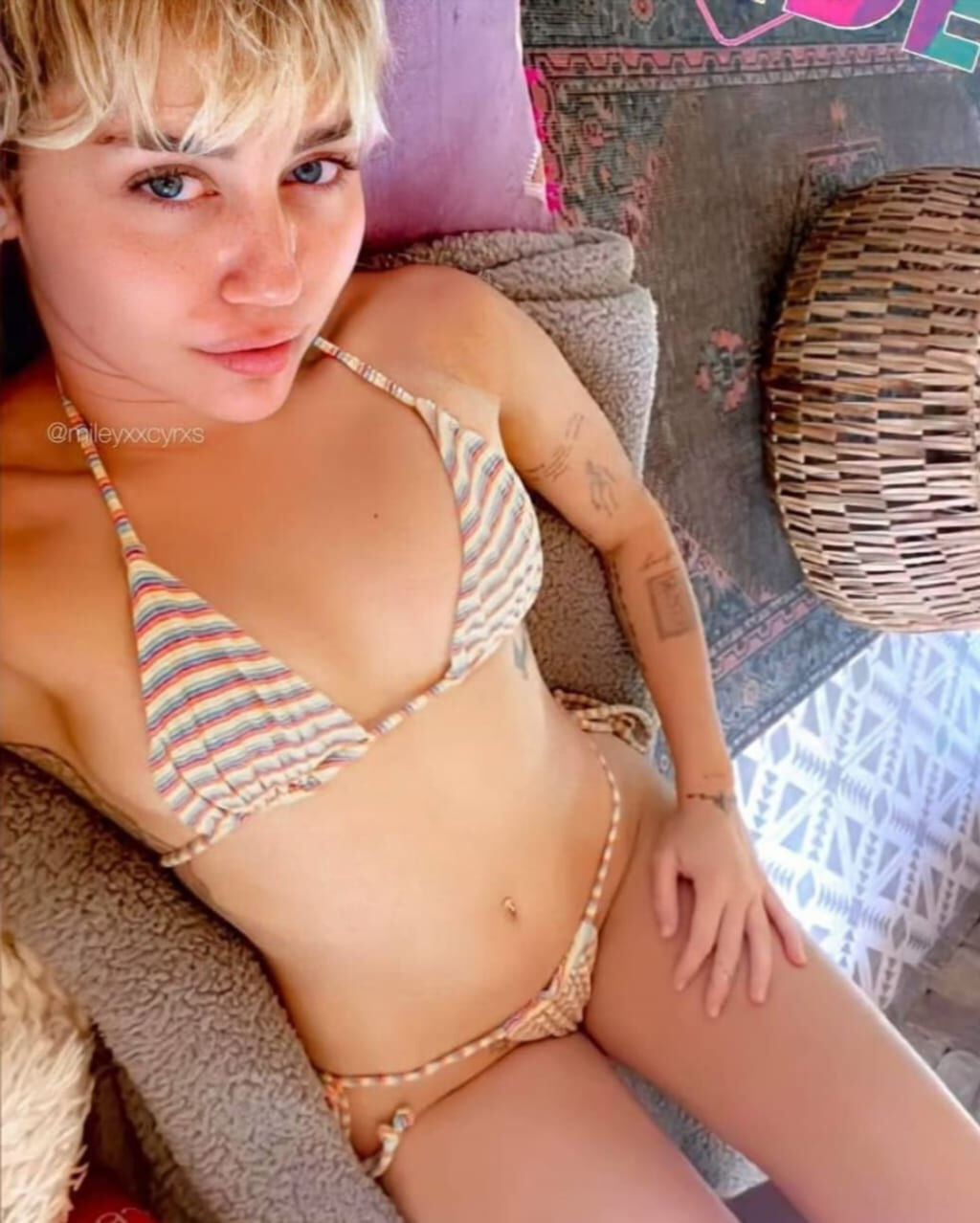 Эксклюзивный слив Miley Cyrus кадр 43
