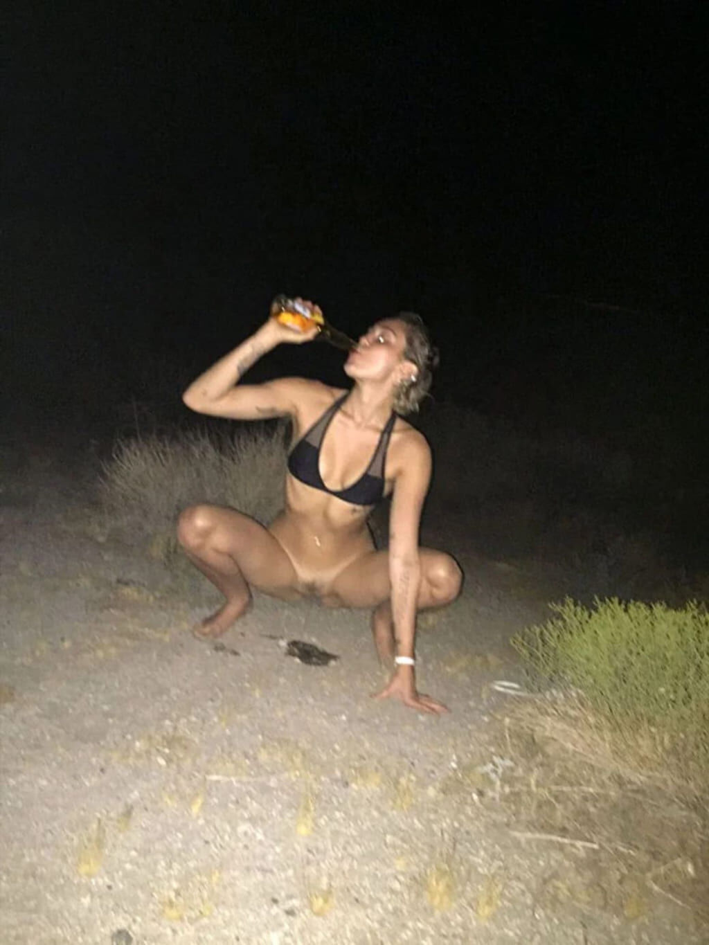 Личные кадры Miley Cyrus из архива (откровенный фотосет, кадр 99)