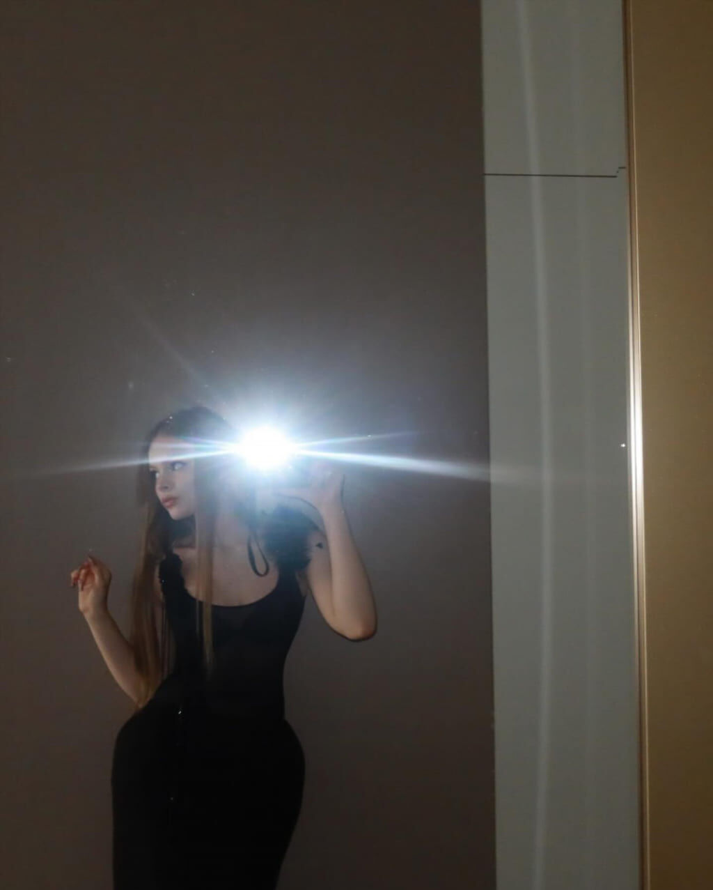 слив милана стар фото из закрытого профиля (откровенный фотосет, кадр 11)