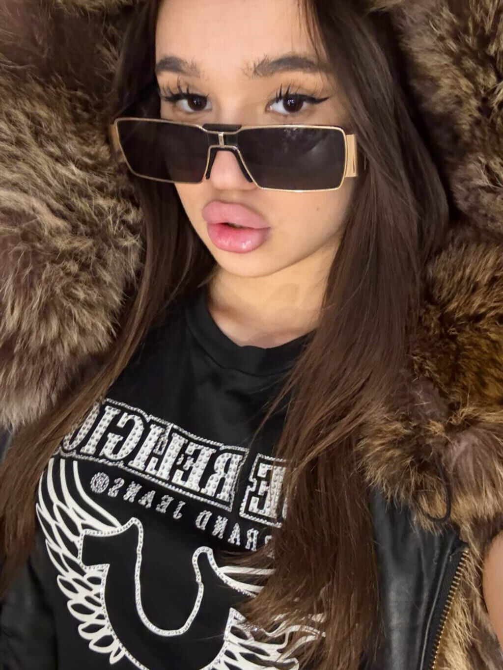 Стримерша neonovva: кадры со стрима (откровенный фотосет, кадр 44)