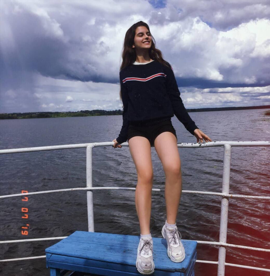 Полина Денисова слив кадров на отдыхе (подборка из сета, кадр 126)