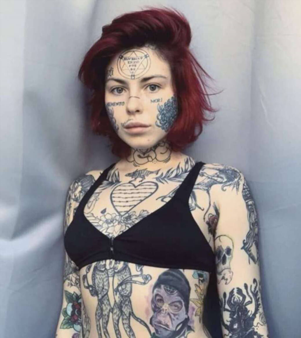 Слив селфи Полина Фейс из зеркала