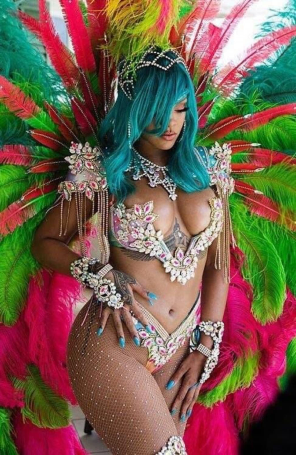 Слив Rihanna: смелые кадры сета (подборка из сета, кадр 110)