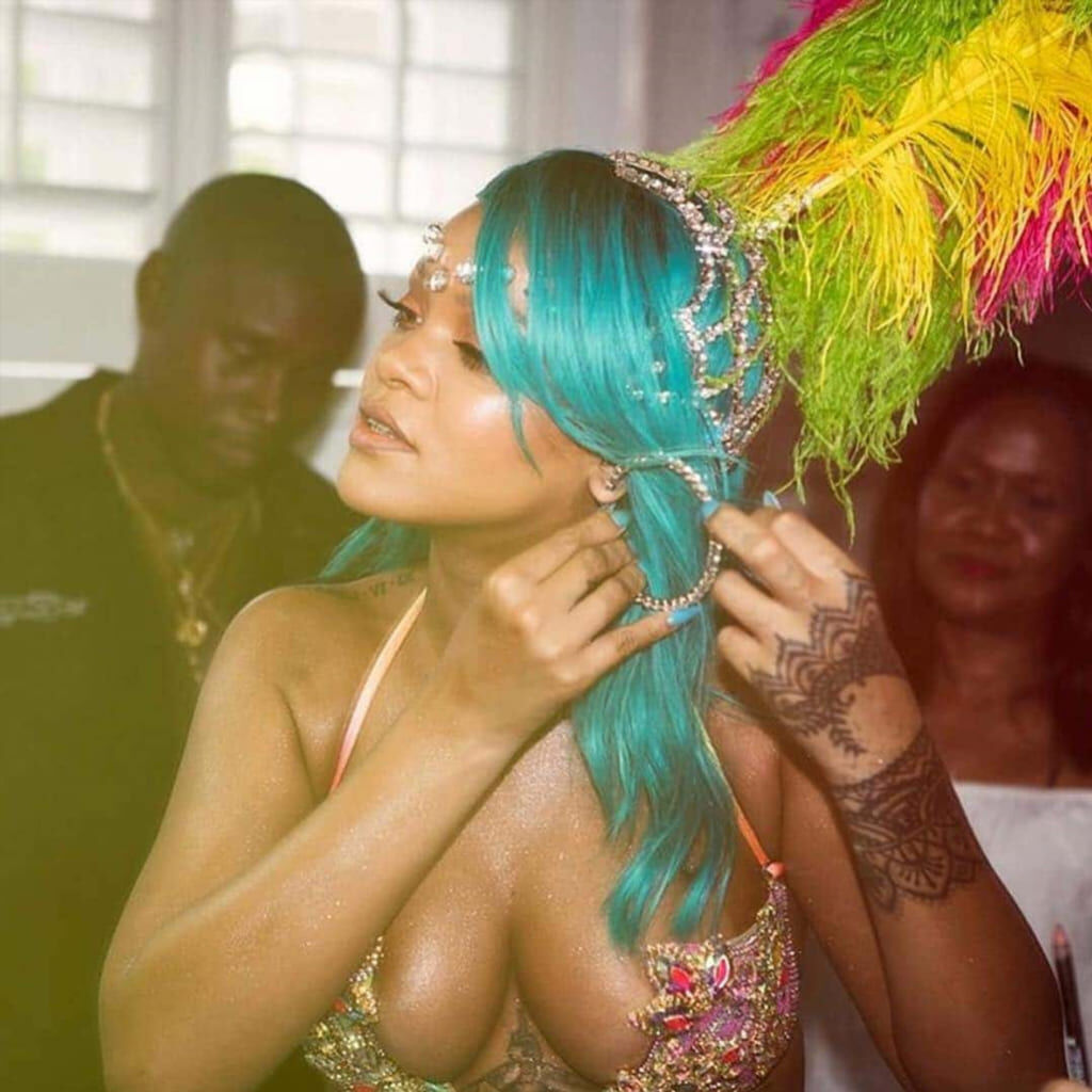 Слив Rihanna: редкие личные кадры (детальный ракурс, кадр 96)