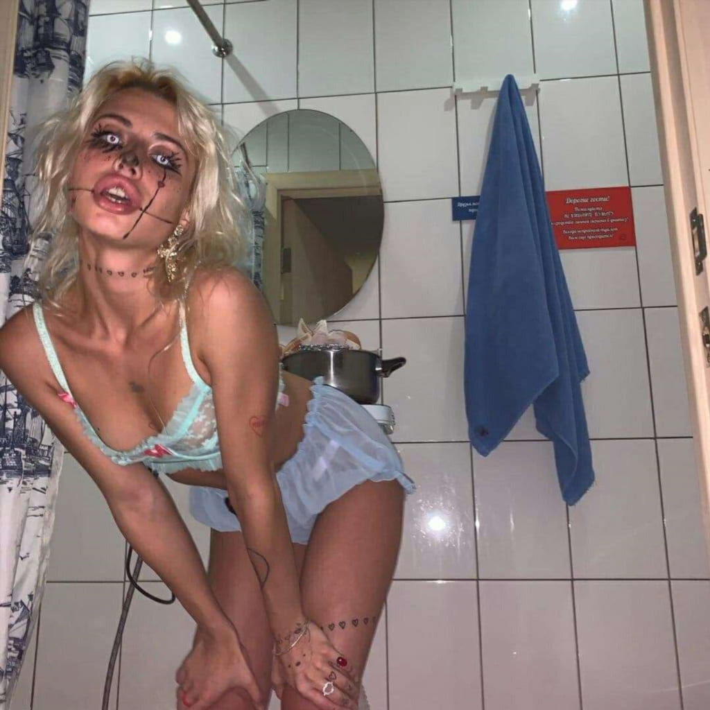 Новые приватные фото Хофманниты