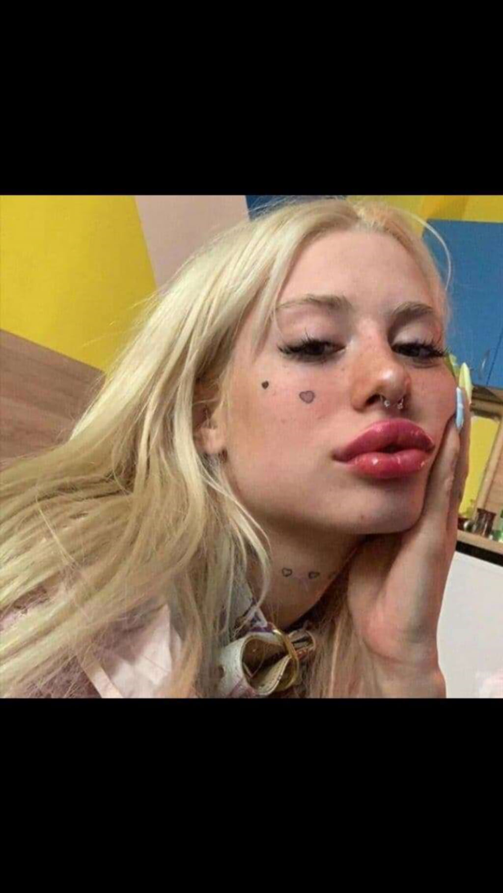 Хофманнита крупный план лица и тату (полный архив, кадр 68)