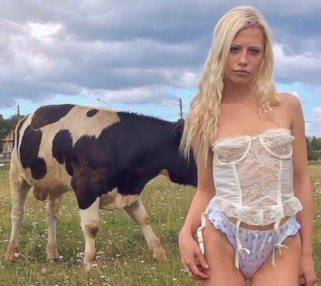 Анна Михеева в провокационной позе (откровенный фотосет, кадр 141)