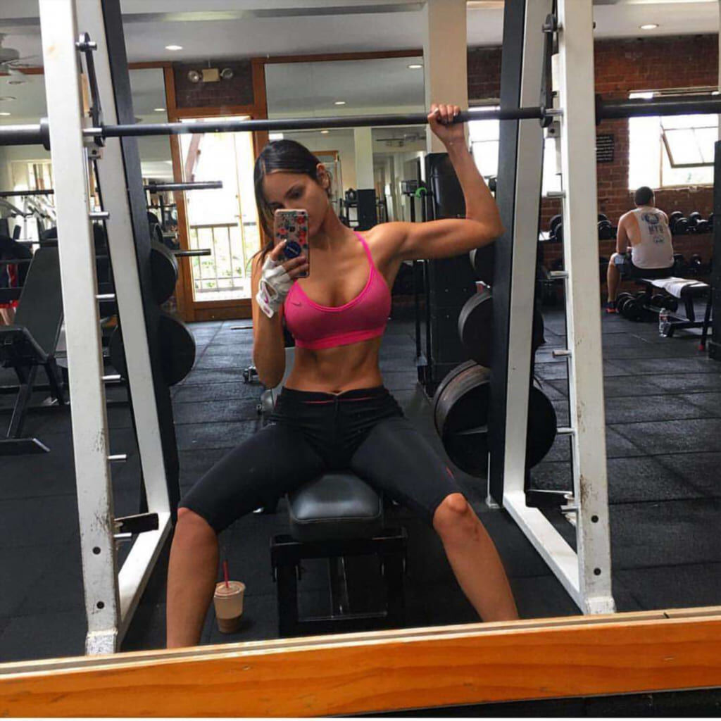 Съемка папарацци #104 Скрытая съемка: Eiza Gonzalez на прогулке (кадры из закрытого архива, кадр 104)