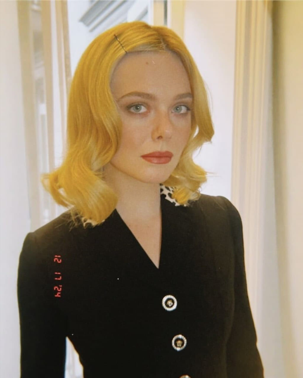 Тайные снимки Elle — кадр из сета #33 Тайные снимки Elle Fanning слив кадр 33