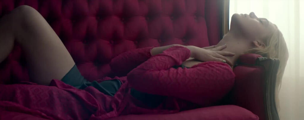 Elle Fanning на пляже — кадр из сета #36 Горячий образ Elle Fanning на пляже (откровенный фотосет, кадр 36)