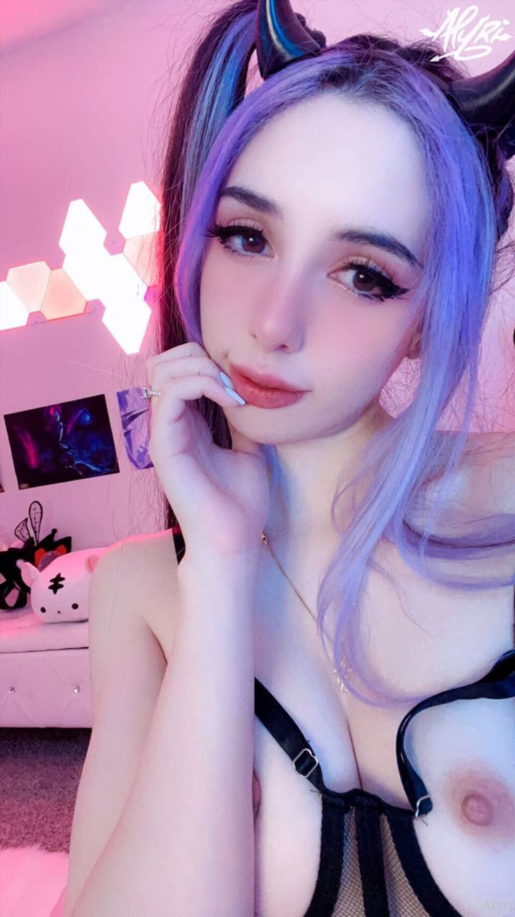 Alyri: слив новых снимков (откровенный фотосет, кадр 65)