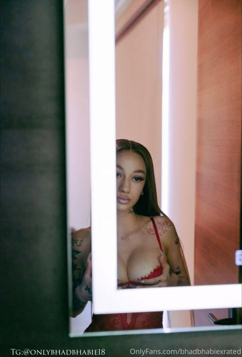 Bhad Bhabie у бассейна — кадр из сета #74 Слив фотосессии Bhad Bhabie у бассейна (подборка из сета, кадр 74)