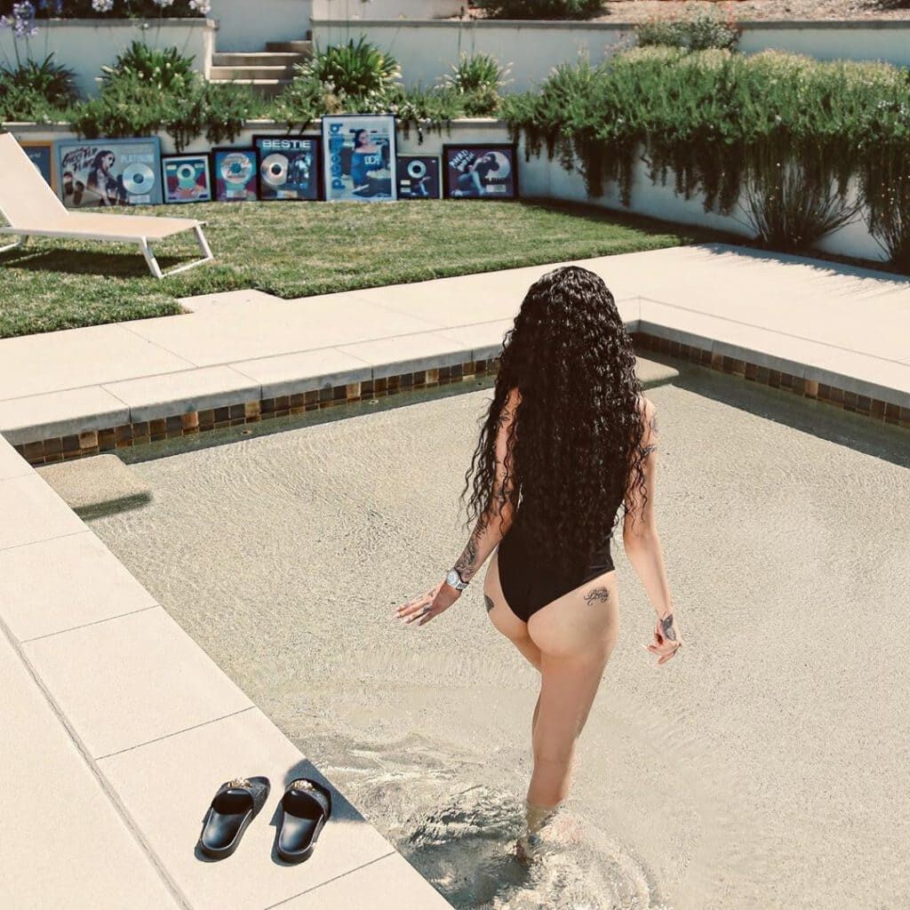 Bhad Bhabie в боди — высокое качество #85 Слив Bhad Bhabie в боди крупным планом (детальный ракурс, кадр 85)