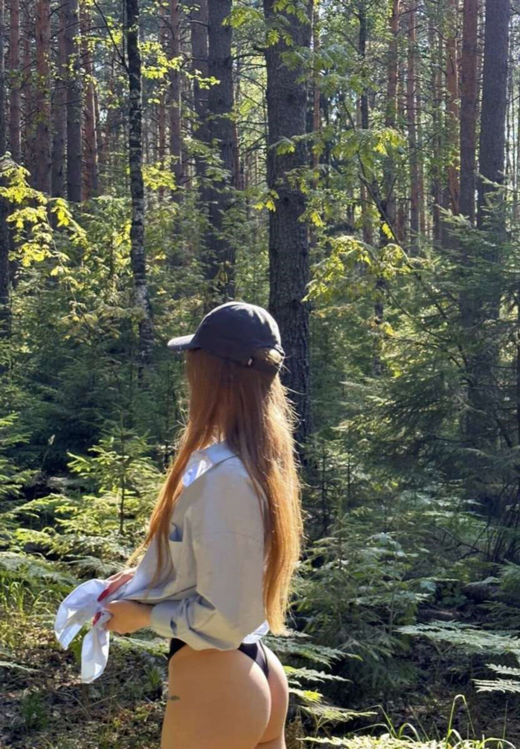 Juligirl в соблазнительной позе (подборка из сета, кадр 69)