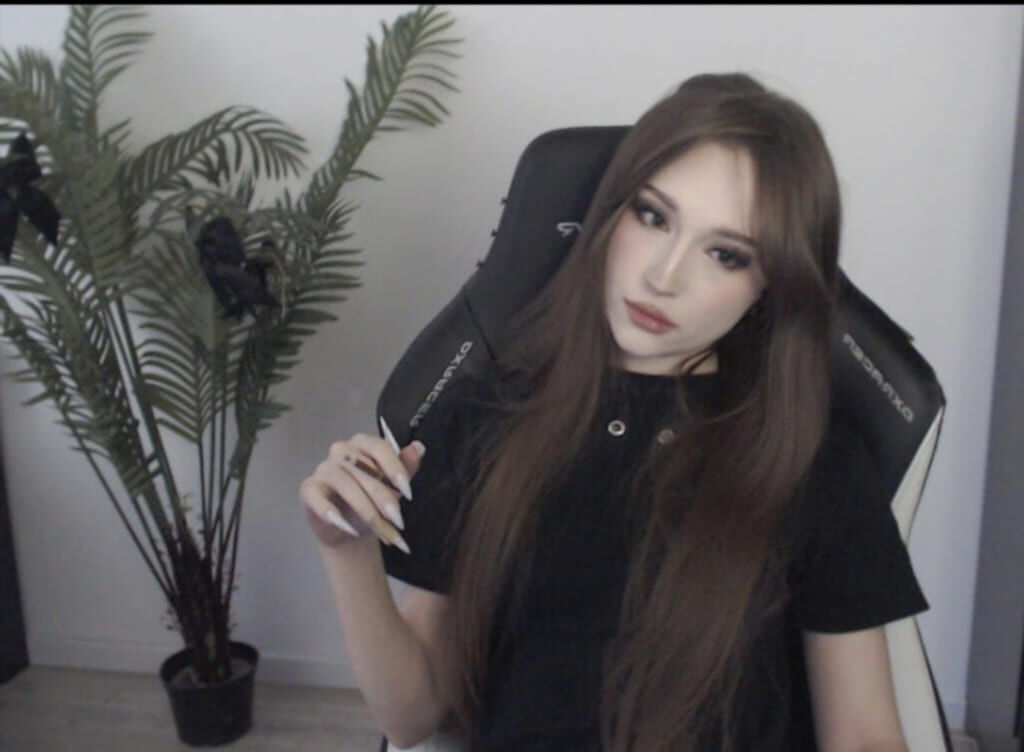 Приватный слив dasha228play в белье (откровенный фотосет, кадр 26)