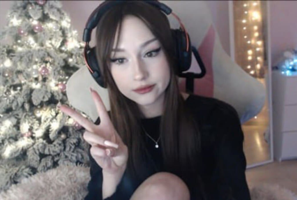 Слив фотосессии dasha228play в купальнике