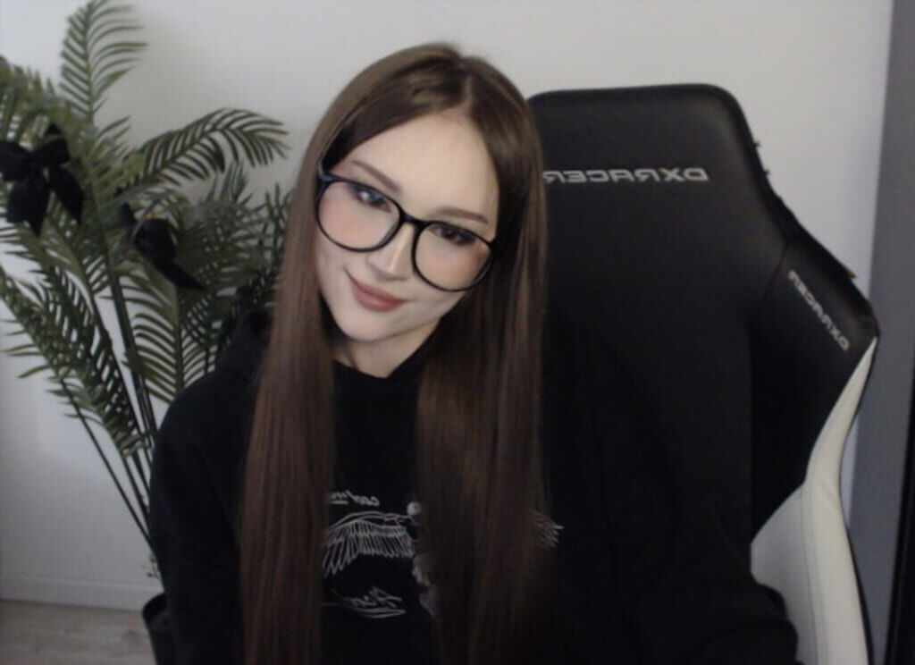 Приватный слив dasha228play в белье (детальный ракурс, кадр 66)