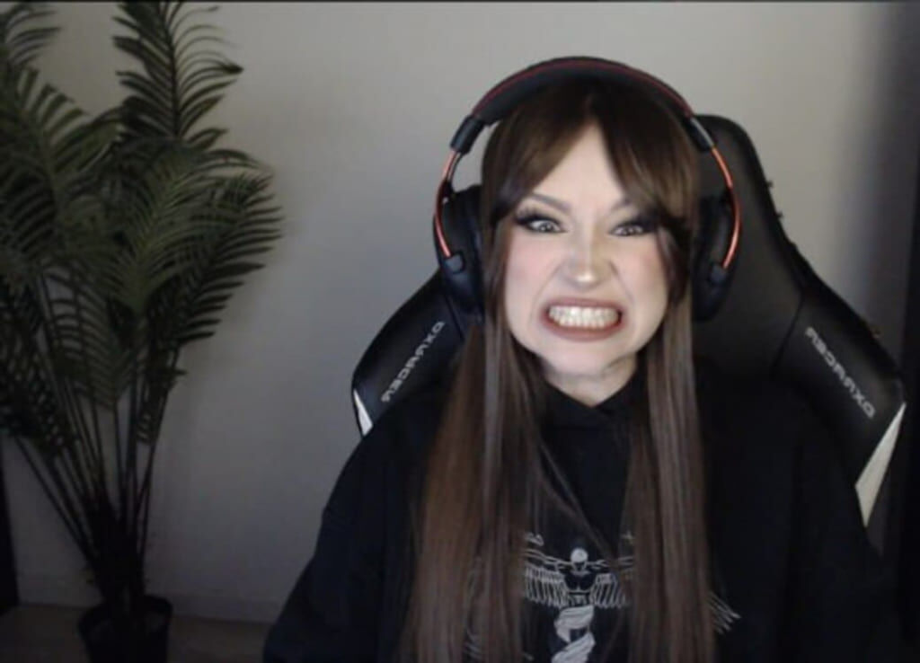 Горячий слив dasha228play портрет