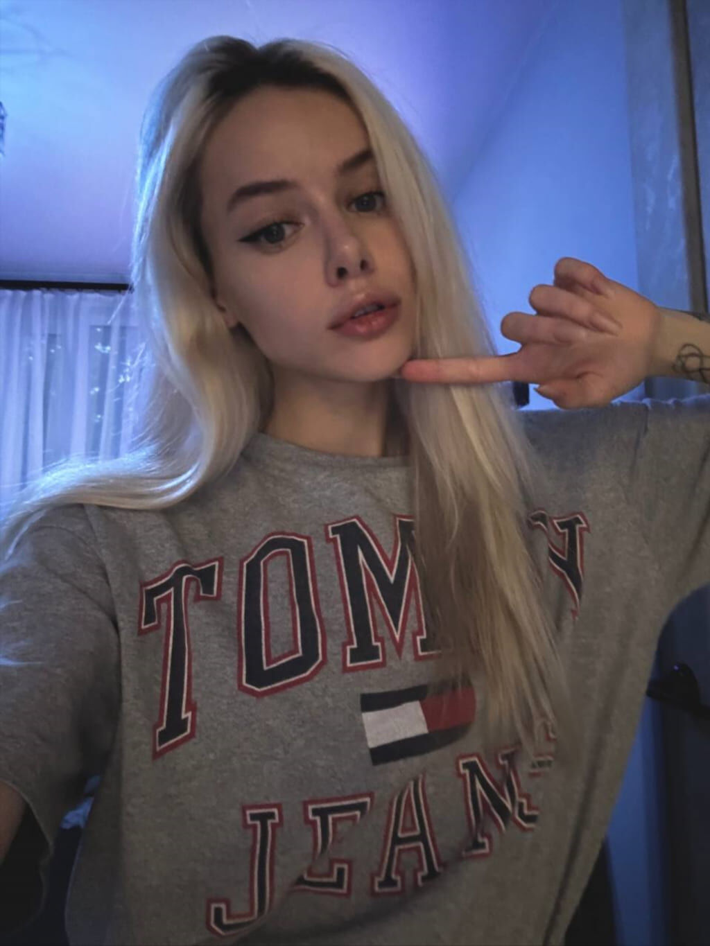 Горячие кадры со стрима Tati (откровенный фотосет, кадр 61)