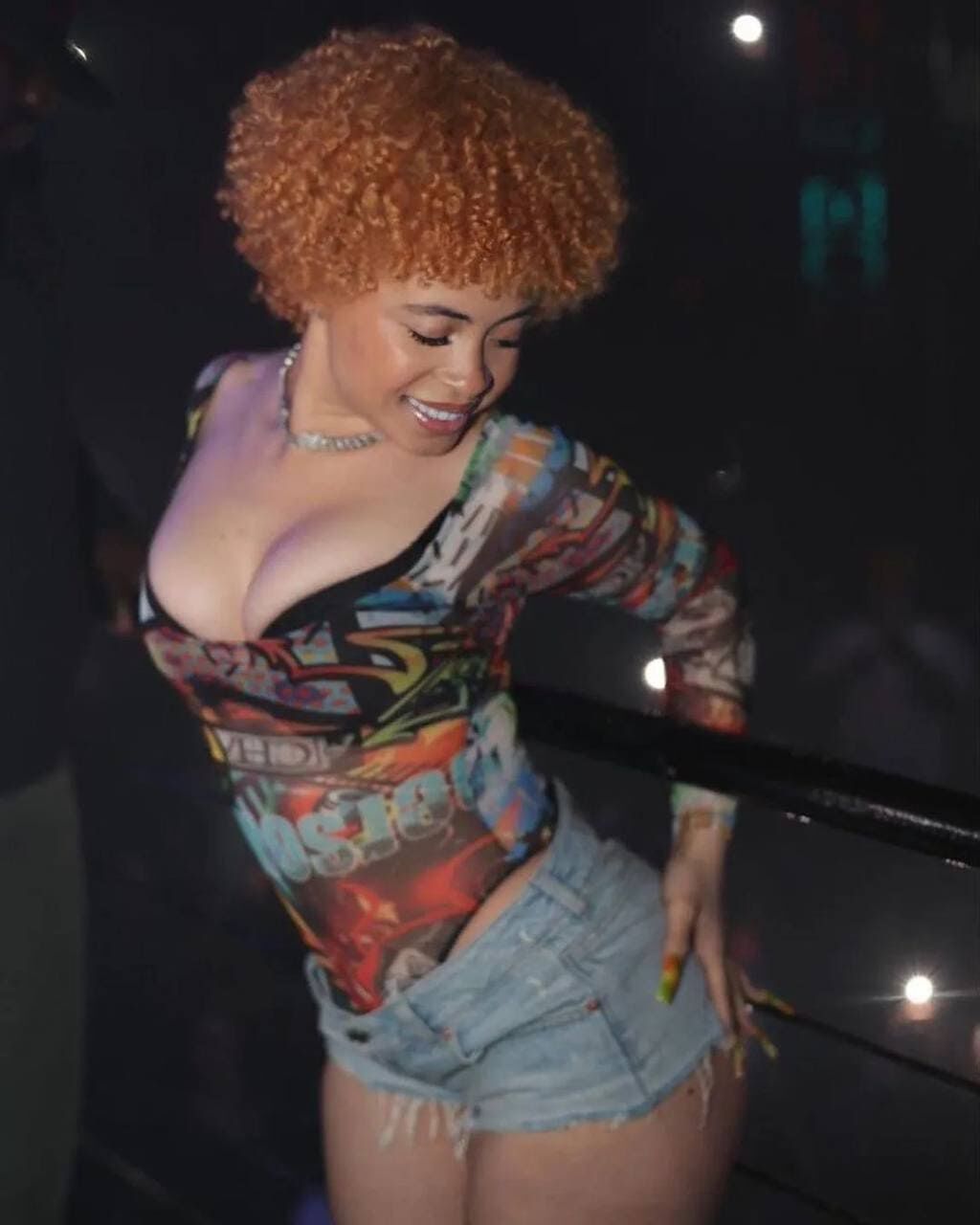 Слив со съемок Ice Spice: новый лук