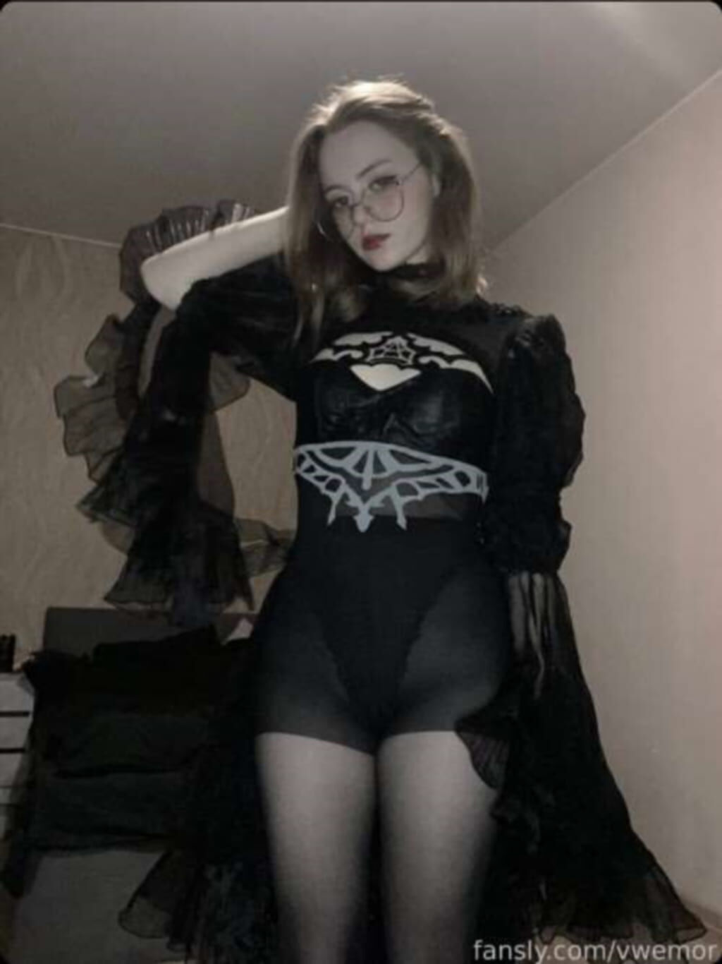 Kewweol откровенный сет — кадр из сета #140 Kewweol (vwemor) — откровенный образ (детальный ракурс, кадр 140)