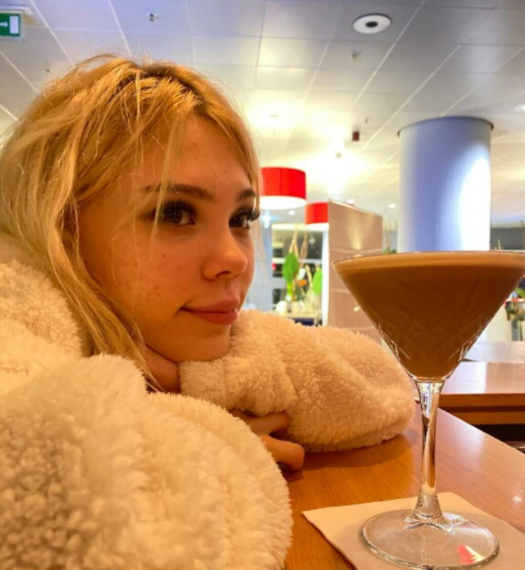 Слив Mommy Kitty в вечернем наряде (полный архив, кадр 70)