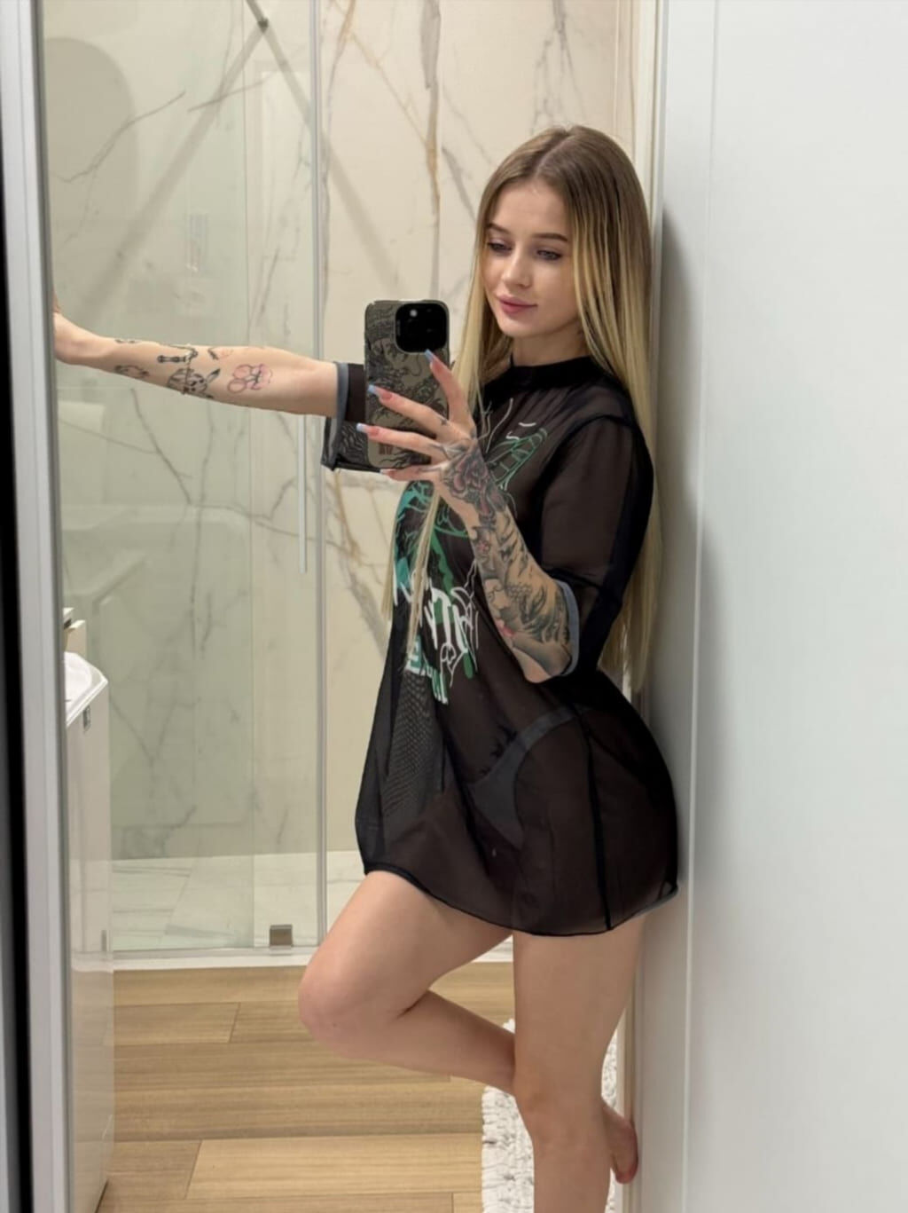 Слив liana juice: горячий сет у зеркала (откровенный фотосет, кадр 45)
