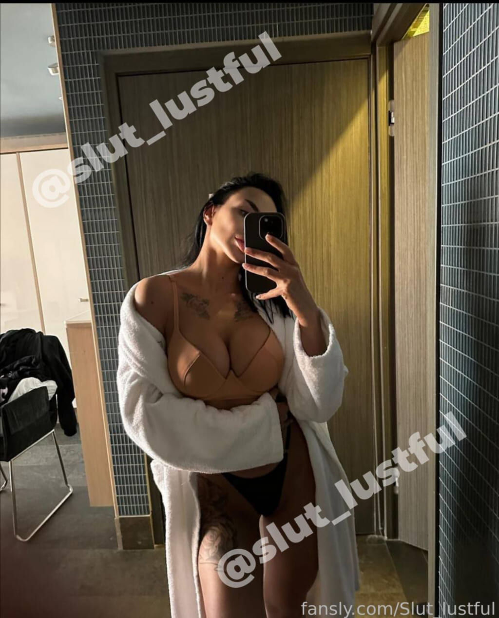 Слив lustful slut: откровенная поза на диване (кадры из закрытого архива, кадр 161)