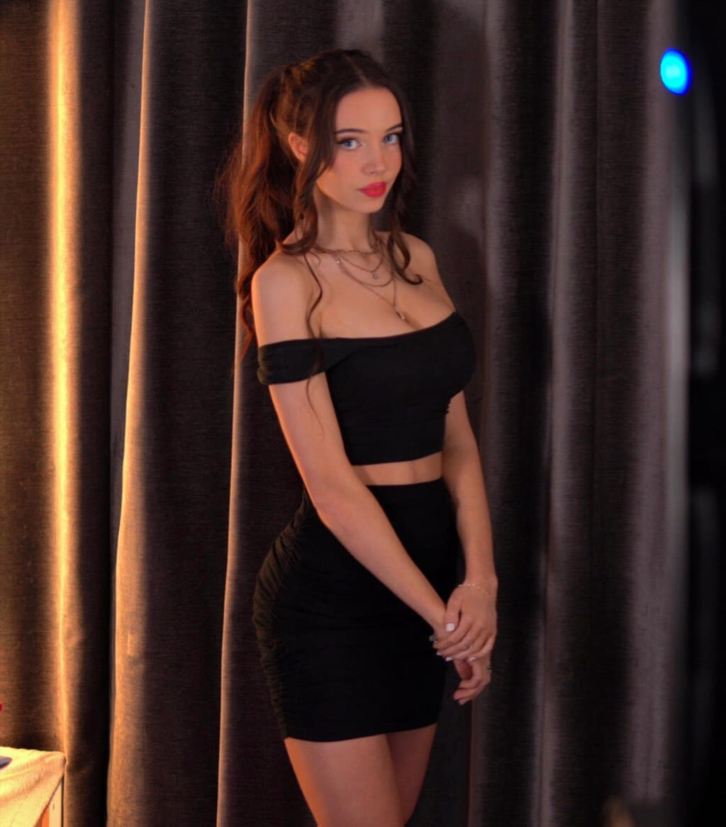 Архив lydia violet Архивные снимки lydia violet слив