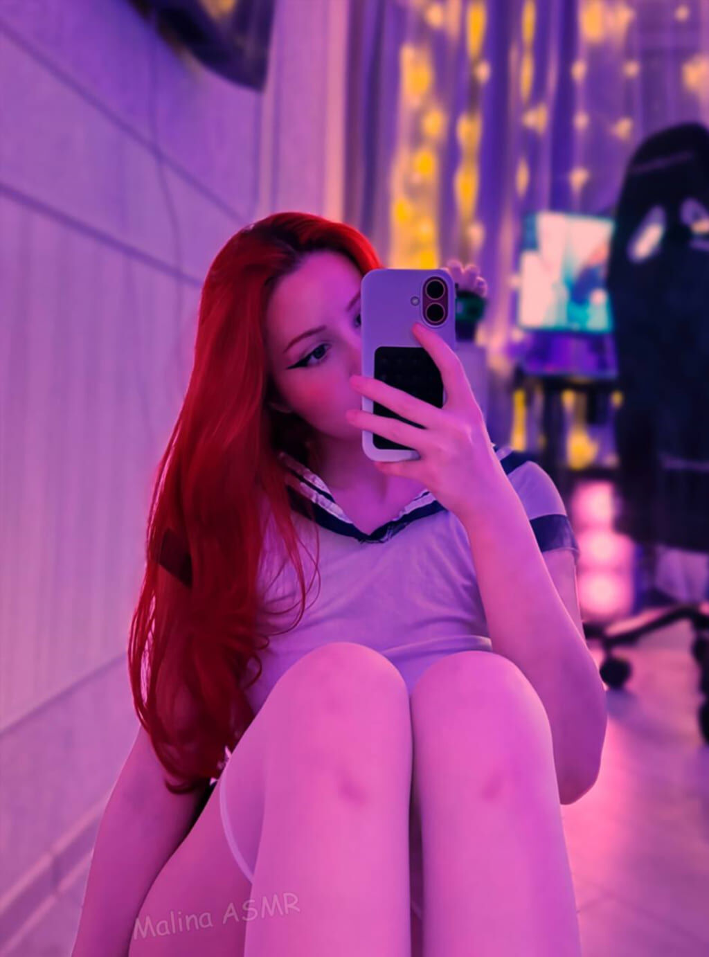 Malina ASMR: смелая фотосессия на диване