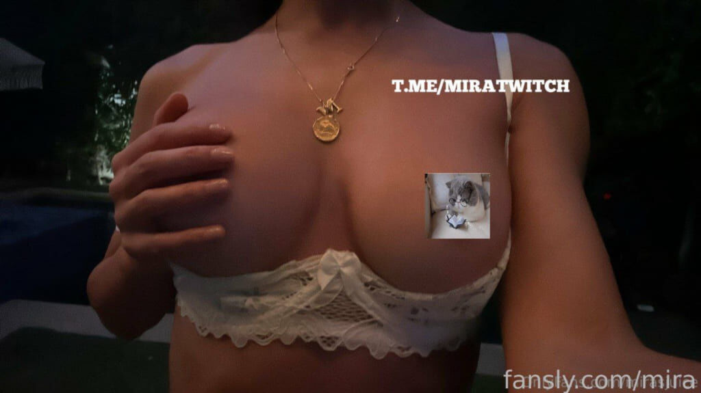 Домашний слив Mira Twitch в пижаме (полный архив, кадр 157)